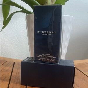 Burberry Weekend Eau de Toilette for Men - Navy and White